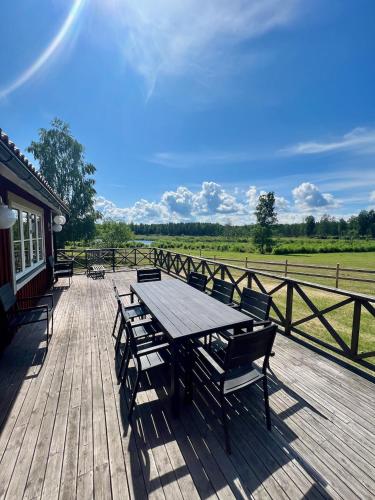 . Idylliskt hus med sjöutsikt.