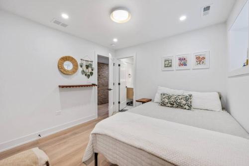 Logan Square Luxury Villa, 3 Beds, 3 Baths in Chicago, USA