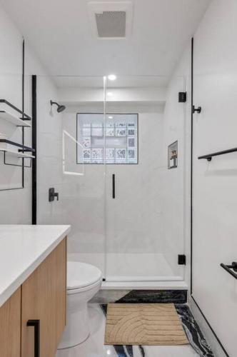 Logan Square Luxury Villa, 3 Beds, 3 Baths in Chicago, USA