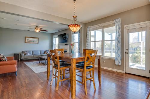 Indianapolis Home with Patio and Community Pool! in Indianapolis, USA