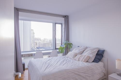 4 pl Montparnasse Train Station Private room to share