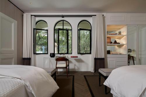 Deluxe Double Bed image 5
