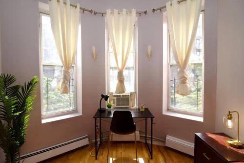 Tuk Ahoy - Sunset Suite 2B with Shared Spaces in Brooklyn, USA