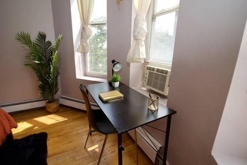 Tuk Ahoy - Sunset Suite 2B with Shared Spaces in Brooklyn, USA