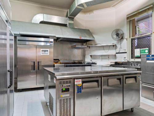 Kitchen, Azzurro Pod Hotel Darling Harbour in Darling Harbour