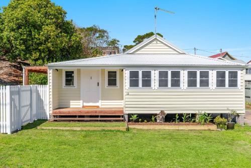Lime Tree Cottage - Pet Friendly Paradise in the Heart of Yamba - Holiday Yamba - image 4