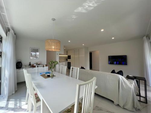 Okahu Bay Villas in โอราไก