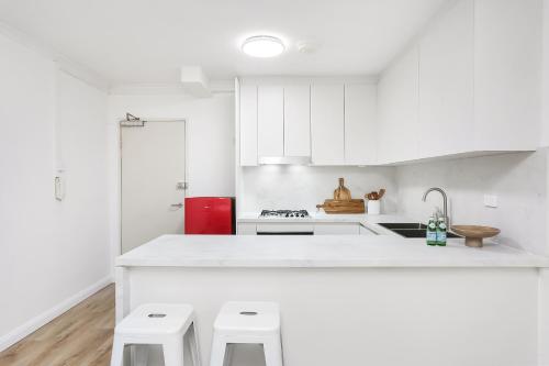 Surry Hills l 1 Bedroom Apartment With Parking - main image