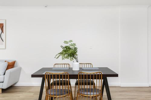 Surry Hills l 1 Bedroom Apartment With Parking - image 4