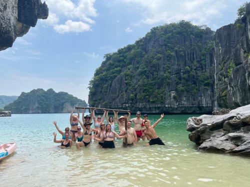 CAT BA WONDER HOTEL in Cat Ba Island