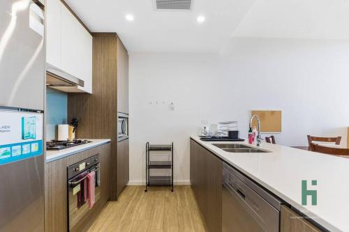 Homebush EventHub Contemporary 2B2B Apt near Angelo's on the Bay