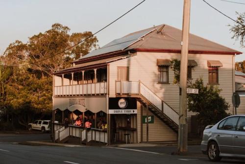 Yandina Hotel