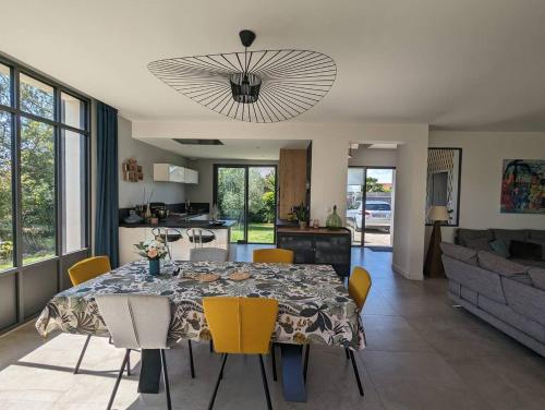 Le havre du grand cèdre (Le havre du grand cedre) in ลุยน์