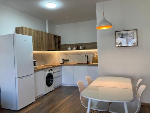 virtuve, CasaBrava at RadugaWest in Kosh-Kel'