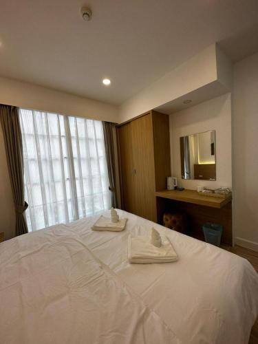 Standard Double Room image 2