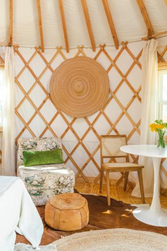 Camposanto Glamping - The Peacock Yurt in Austin, USA