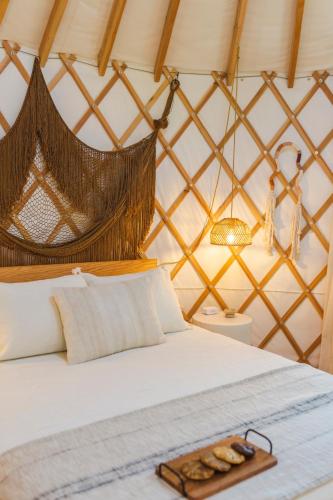 Camposanto Glamping - The Peacock Yurt in Austin, USA