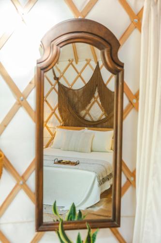 Camposanto Glamping - The Peacock Yurt in Austin, USA