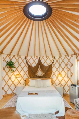 Camposanto Glamping - The Peacock Yurt in Austin, USA