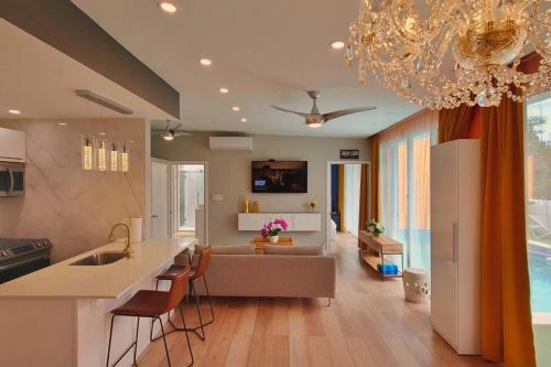 Brand New Luxury Private Pool Villa Amber - 5 mins walk to #Sapphire Beach in Red Hook