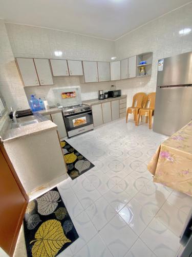 Great location apartment - image 12