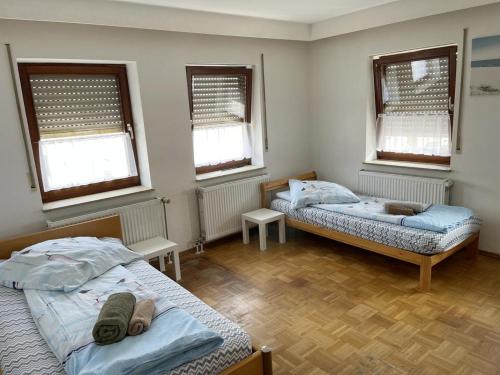 Gostinjska soba, Gemütliche Apartments mit Balkon (Gemutliche Apartments mit Balkon) in Niederstotzingen