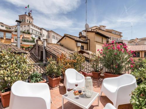 The Best Rent - Two-bedroom apartment with terrace near Trevi Fountain, Rzym