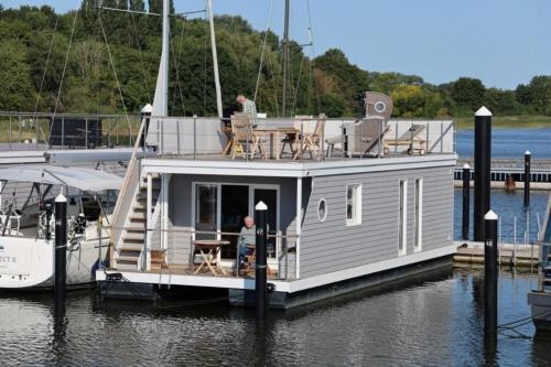 Hausboot Liliput in Stralsund, Deutschland