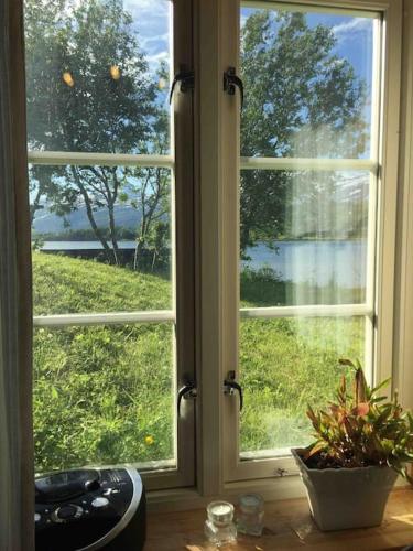 Vistas, Hyggelig lite bosted ved sjøen, nær sentrum i Valnesfjord in Fauske