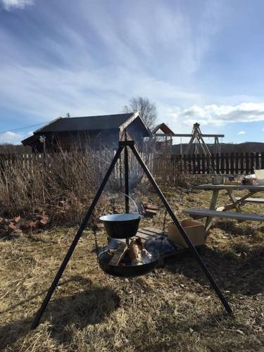 Hyggelig lite bosted ved sjøen, nær sentrum i Valnesfjord in ฟันส์กะ