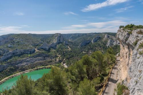 Au Pied Du Luberon