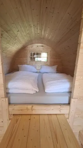 Schlaffass mit Wellness in alter Scheune in Seinsheim, Deutschland