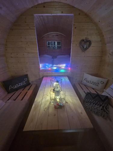 Schlaffass mit Wellness in alter Scheune Schlaffass mit Wellness in alter Scheune