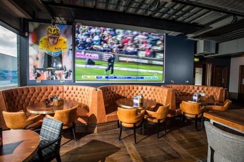 ผับ/เลาจน์, The Hotel at Mill Farm in เค็นเดล