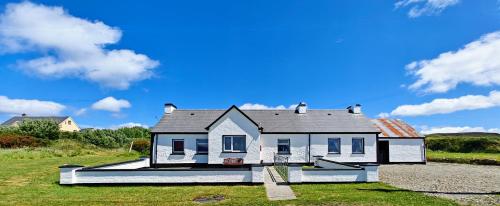 Teach Róisin-Traditional Irish holiday cottage in Malin Head.