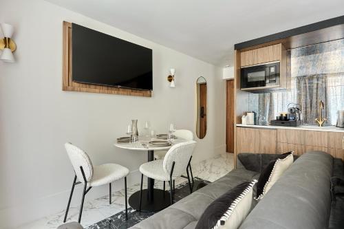 Apart hotel Louvre museum by Studio prestige 3
