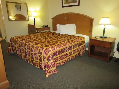 Deluxe Inn Irving - image 6