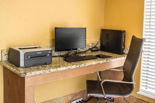 Comfort Suites Sea World/ Lackland - image 12