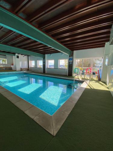 Вид, Loudoun Mains Luxury Lodges in Н'ювмілнс