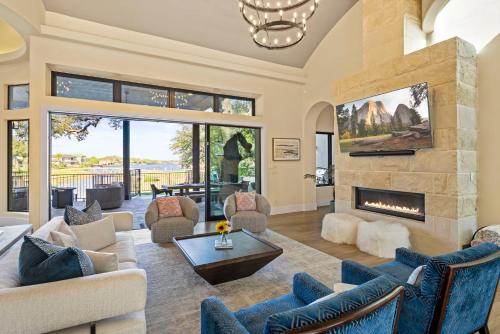 Luxury Lakeside Villa with Lake LBJ Access, Electric Boat Lift, & Countless Amenities in Horseshoe Bay, USA