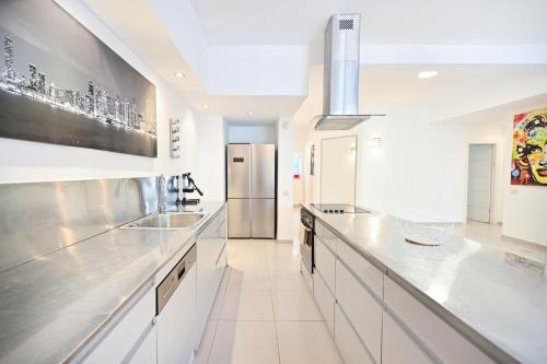 Peaceful 3BR near Frishman Beach by HolyGuest - image 5
