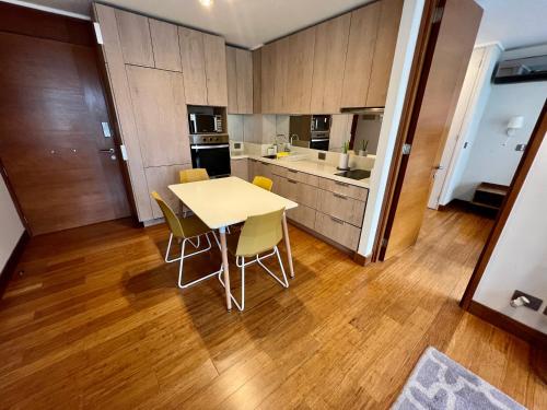 Elegante Apartamento, Apoquindo Las Condes Entre Manquehue y Escuela Militar