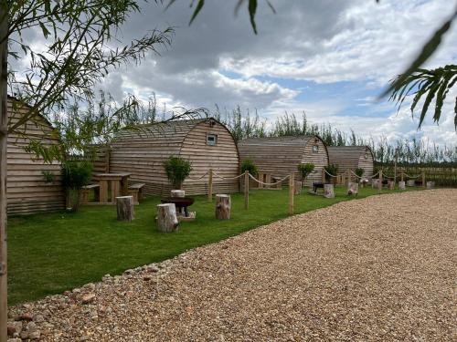 B&B Peterborough - Wind In The Willows Luxury Glamping - Bed and Breakfast Peterborough