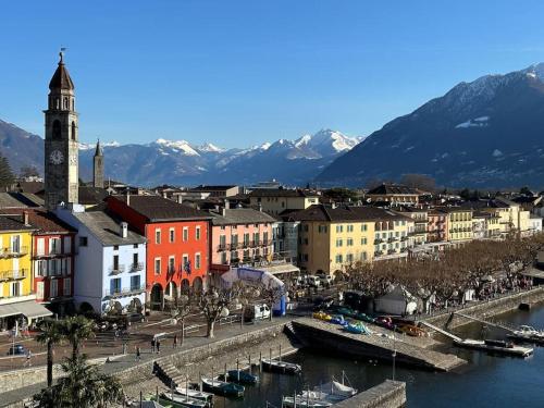 Paradise with lake & piazza view