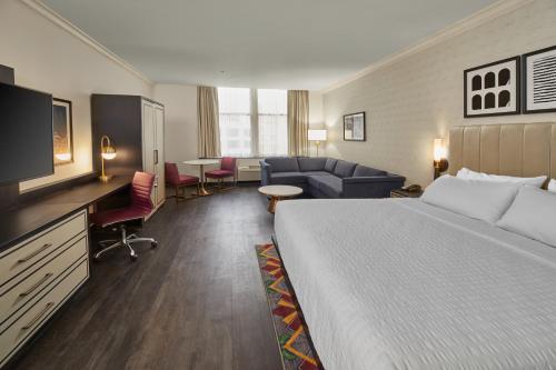 2 queen beds