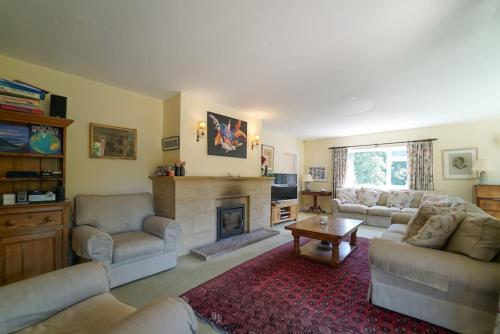 5 bedrooms, 6 beds