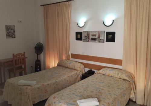 Double or Twin Room image 5