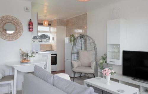 Seadell 2 Bed Coastal Chalet in Hemsby Great Yar, Hemsby