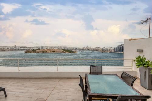 49/3 Seafront Duplex Penthouse in Valletta, La Valette (photo 6)