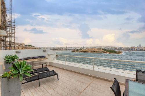 49/3 Seafront Duplex Penthouse in Valletta, La Valette (photo 4)